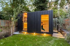 In The Press Bungalow Moderne Abri De Jardin Moderne Maison Etroite