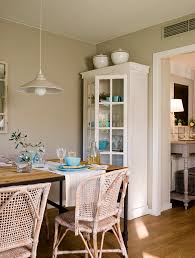 Entre los productos más elegantes de nuestra web vamos a presentarte en esta ocasión toda una serie de prácticas y es que las alacenas son el mueble ideal para guardar debidamente tanto la vajilla como otros elementos y utensilios de tu cocina. Alacenas Practicas Y Bonitas