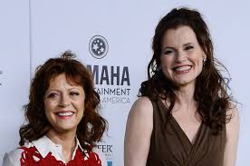 10 x 8 this photographic print is digitally printed on archival photographic paper resulting in vivid pure color and exceptional detail that is suitable for museum or gallery display item #9788153. Geena Davis Susan Sarandon Reunite Discuss Brad Pitt In Thelma Louise Upi Com
