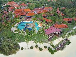 Set along the sandy shores of langkawi, pelangi beach resort and spa offers relaxing stays in spacious wooden chalets. Pelangi Beach Resort Spa Langkawi Ab 65 2 5 4 Bewertungen Fotos Preisvergleich Pantai Cenang Malaysia Tripadvisor