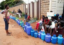 Zimbabwe has implemented measures to stem the flow of u.s. Nestapa Warga Zimbabwe Harga Bbm Tertinggi Di Dunia Tapi Langka