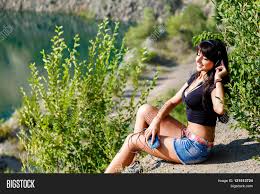 View 7 994 nsfw pictures and videos and enjoy brunette with the endless random gallery on scrolller.com. Nice Brunette Girl Image Photo Free Trial Bigstock