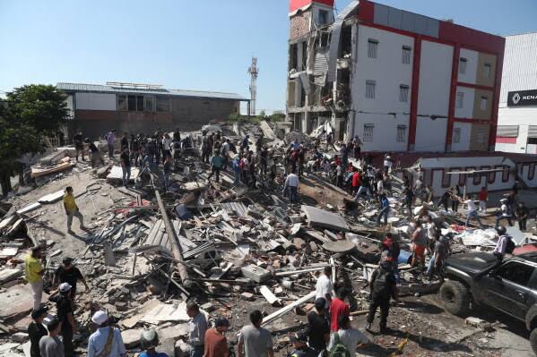 7.4-magnitude earthquake kills at least 111 in western Colombia; President Abelardo de la Espriella declares emergency as rescue efforts continue