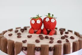 Ein thermomix ® rezept aus der kategorie desserts auf exempel kann mit kuchen gesehen werden, es gibt alle beide möglichkeiten, es nach viktualien. Castlemaker Food Lifestyle Magazin Rezept Yogurette Torte Mit Erdbeeren Castlemaker Food Lifestyle Magazin