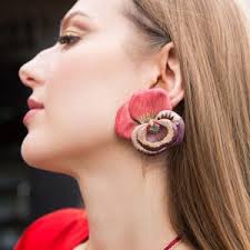 GEMOLOGUE by Liza Urla