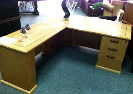 Copenhagen Desk Iconsign Stores Thomas Road This Is A Beautiful Light Wood High Gloss L Shaped Desk Fr Used Furniture Stores Consignment Furniture Furniture