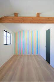 虹色のクロスを洋室に使用した例 株式会社ビーライフ 一級建築士事務所 奈良 工務店 子ども部屋 壁紙 洋室 ベッドルームのデザイン