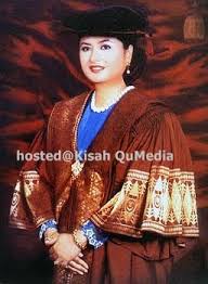 She delivered the keynote address at the 2011 ukm international language conference. Kecantikan Permaisuri Johor Raja Zarith Sofiah Terserlah Sejak Dari Kecil Cerita Viral