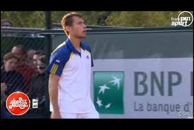 Il s'est fait connaître un soir de 2013, quand le. Quand Le Commentateur Web De Roland Garros Oublie Que Des Internautes L Ecoutent Peut Etre Puremedias