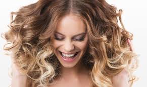 A differenza delle meches o della tintura per capelli, lo shatush non mette in evidenza la ricrescita, proprio perché non viene fatto dalla radice.grazie a questo hairstyle, dunque, è sempre possibile essere alla moda e donare lucentezza alla propria chioma, e. Shatush Fai Da Te Il Tutorial Per Farlo A Casa Pourfemme