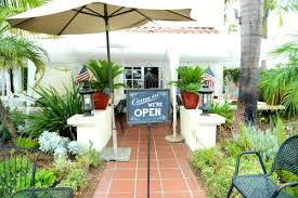Crown city inn & bistro enjoys a favorable location just 12 miles from the san diego international airport. Crown City Inn Coronado In Ca