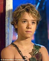 How Peter Pan From The 2003 Film Grew Up Seriously Hot Peter Pan Movie Peter Pan 2003 Jeremy Sumpter Peter Pan