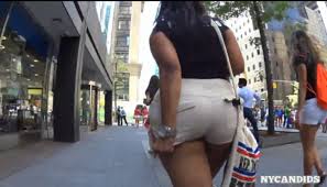 ONION BOOTY CANT TAME THOSE BOOTY SHORTS CANDID - ThisVid.com