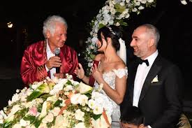 İsmail saymaz düğünün müjdesini twitter'da çok konuşulan şu mesajla şeyda sayar instagram adresi. Muammer Keskin On Twitter Sevgili Dostum Ismailsaymaz Ve Degerli Esi Seydasayar In Hayatlarini Birlestirdigi Bu Anlamli Gunde Nikahlarini Kiyarak Mutluluklarina Ortak Oldum Ismail Ve Seyda Ya Bir Omur Boyu Mutluluklar Dilerim Https T Co