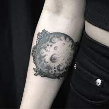 384 Likes 11 Comments Chelsea Jane Dearchels On Instagram Full Moon In All Her Wisdom And Love And Glory Floral Tattoo Print Tattoos Paw Print Tattoo