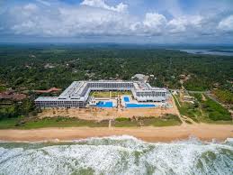 Everything about it is perfect. Hochwinkel Erschoss Das Gebaude Am Schonen Strand Und Am Meer In Sri Lanka Gefangen Stockfoto Bild Von Haus Zieleinheit 166162222