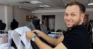 Андре тан объявил о разводе после девяти лет брака 1 0 17.05.2021, 15:01 | новости , культура известный украинский дизайнер андре тан сообщил, что развелся с женой алиной харечко после девяти лет брака. Andre Tan Nazval Antitrendy Oseni 2020 Goda Shkola Stilya Tch Ua