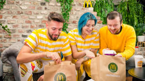 The service was introduced in parts of the united states beginning in 1993 and is available in many asian, middle eastern and latin american countries using motorcycle couriers. Mcdonald S Lieferservice Kommt Nun Auch Aufs Dorf Weyhe