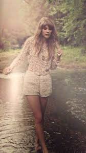 Taylor swift red album photoshoot icons °.◇ೃ. Y No Pudo Evitar Ni Quiso Evitar Saltar Al Lado Y Bailar Taylor Swift Red Taylor Alison Swift Taylor Swift