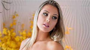 Lea bbb modelo brasileña desnuda