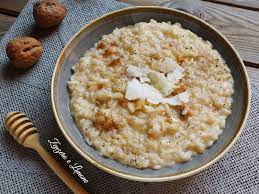 Alzate la fiamma e versate in pentola il riso che farete tostare per un minuto mescolando di continuo; Risotto Al Castelmagno Ricetta Squisita Zenzero E Limone