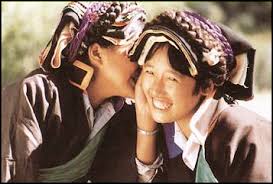 TIBETAN CLOTHES, JEWELRY AND IDEAS ABOUT BEAUTY | Facts and Details