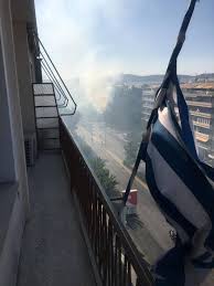 Σοκ επικρατεί στους πολίτες του κέντρου των αθηνών καθώς λίγα λεπτά μετά τις 17:00 ξέσπασε φωτιά και στο. 5py4z1kvdcd6ym