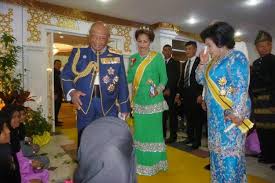 Born in 1930, ahmad shah was proclaimed as the fifth sultan of pahang in 1974. Najib Paid Pahang Sultan Rm2 Million Out Of 1mdb Account Major Exclusive Sarawak Report