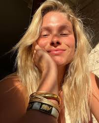 Bella 🌺🌸🌟🍒💌