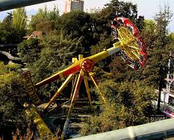 Fantasilandia es un parque de diversiones fundado el 26 de enero de 1978 y localizado en el parque o'higgins en santiago, la capital de chile. Popular Atraccion Del Fantasilandia Se Despide Y Dara Su Ultima Vuelta Este Domingo