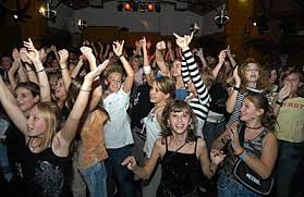 Ready your laptop and your drink of choice—these are the best online party games, including preparing for a big night in? Die Schule Ist Aus Die Party Ging Los Sparkassen Kurier Die Online Zeitung Der Sparkasse Am Niederrhein