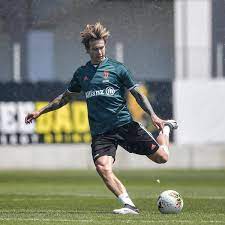 Federico bernardeschi wurde am 16.02.1994 geboren. Federico Bernardeschi On Twitter Long Hair Don T Care