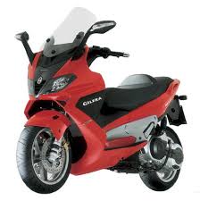 If we talk about aprilia sr max 300 engine specs then the petrol engine displacement is 278 cc. Modern Vespa Aprilia Sr Max 125 300