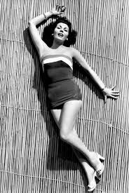 Simone Silva - Free pics, galleries & more at Babepedia