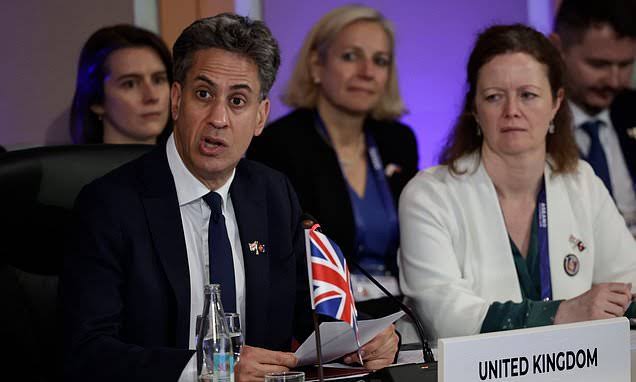 Ed Miliband 'furious and let down' after being snubbed for Chancellor by Andy  Burnham, says New Labour ally Ed Balls | Daily Mail Online