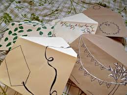Zum versiegeln des briefumschlags wird das schutzpapier abgezogen und die klappe durch druck geschlossen. 15 Ideen Wie Sie Einen Einfachen Briefumschlag Weihnachtlich Gestalten