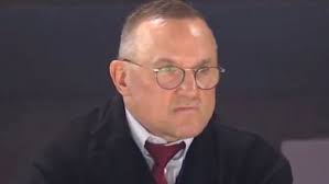 Can admins remove spam posters from the group?