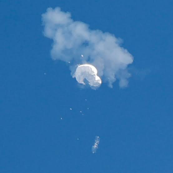 Could These UFOs Be Aliens? Some See Official Denials as Hot Air. - WSJ