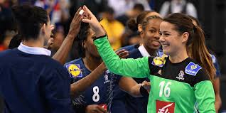 Cléopatre darleux est une icône de l'équipe de france de handball et une gardienne de but la championne du monde 2017, épanouie et jeune maman, donne de la voix pour que les joueuses. Tu Peux Faire Des Enfants Plus Tard Cinq Athletes Temoignent Du Sexisme Dans Leur Milieu Marie Claire