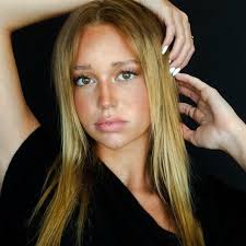 Hello #fyb #truck #diesel #diesetruck #girls #foru #usagirlsreels #usa_