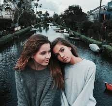 Pin By Kate On Dress Up Best Friend Pictures Tumblr Friends Poses Friends Photography