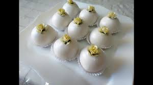 كريات الثلج مخبز بجوز الهند Boules De Neige Youtube Pearl Earrings Pearls Jewelry