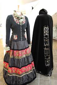 Designers such as lise skjåk bræk have developed entire lines of costumes based on the bunad tradition. Kultur Utstilling Pa Glassverket