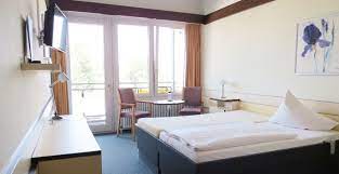 Scopri ricette, idee per la casa, consigli di stile e altre idee da provare. Zimmer Ausstattung Federseeklinik Bad Buchau
