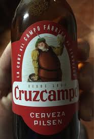 Cruzcampo es una marca de cerveza creada en sevilla en 1904. Botellin Cruzcampo