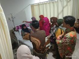 Sebagai bahan untuk kegiatan pekerjaan atau belajar. Pa Bji Menjenguk Orang Sakit Dapat Salurkan Semangat Dan Optimisme