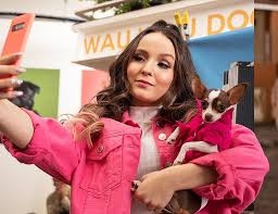 She is an actress, known for carrossel (2012), patrulha salvadora (2014). Larissa Manoela E Influenciadora Digital Em Novo Filme Da Netflix Folha Pe