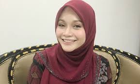 Terkejut abang nara membaca kenyataan tersebut di berita minggu semalam. Anne Ngasri Pernah Buka Hijab Untuk Tawaran Tinggi