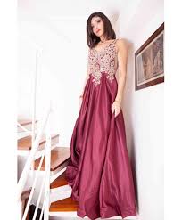Le choix de la couleur de votre robe doit principalement se faire selon votre carnation. Longue Robe De Soiree Bordeaux Au Buste Perlee Edition Limitee