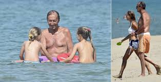 Gianfranco fini was born in rome in 1936. Gianfranco Fini Con La Fidanzata Elisabetta Tulliani E Le Figlie Vacanze In Formato Famiglia A Sabaudia Gossip